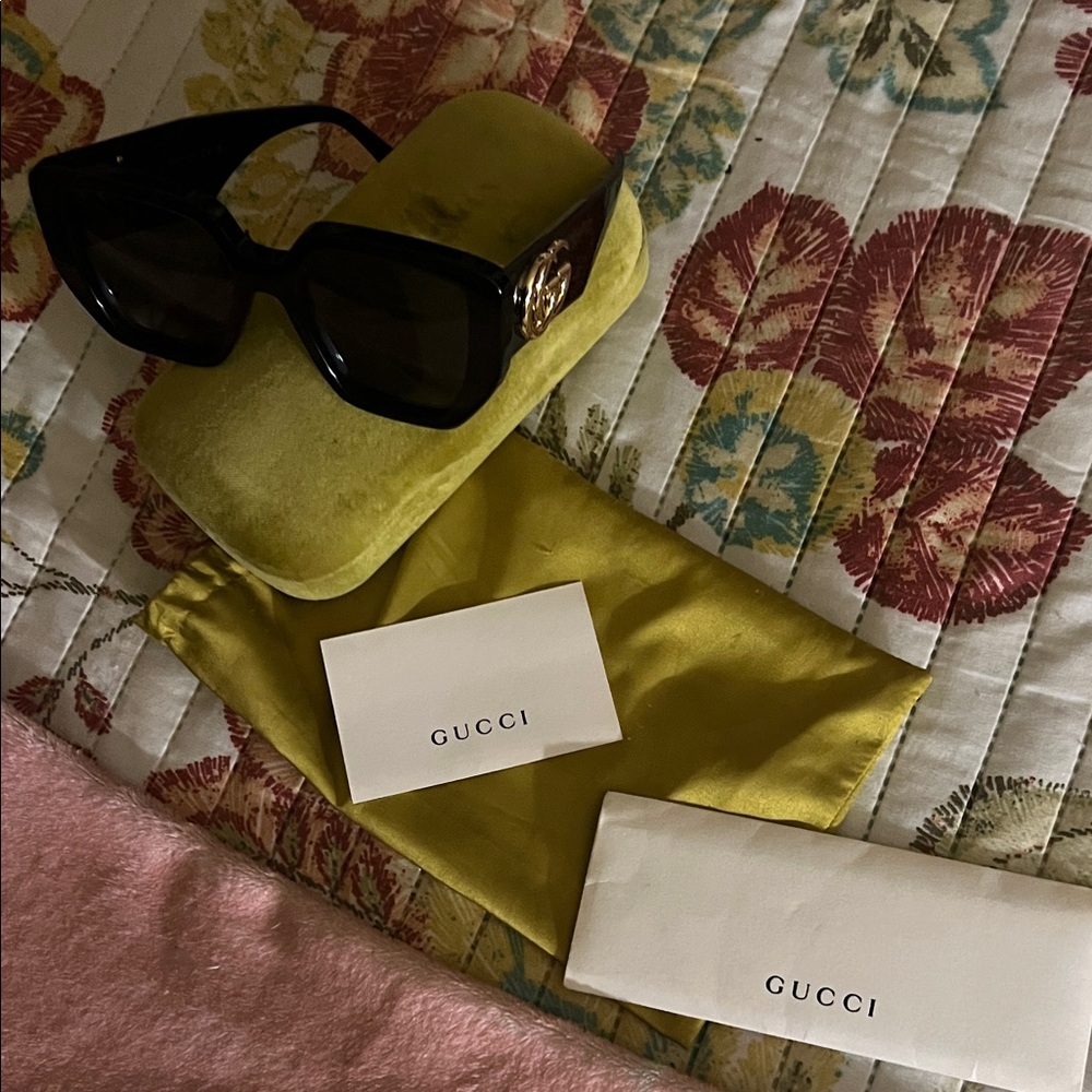Authentic Gucci Black Unisex Sunglasses with Gold Accents big double GG